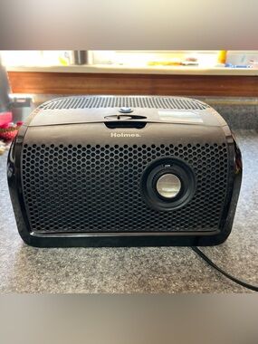 Holmes HEPA Desktop Air Purifier Ionizer - Model HAP9243 - Tested Working